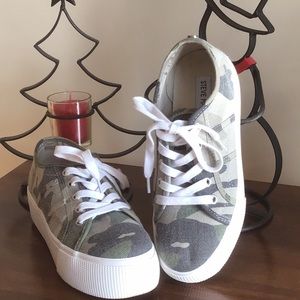 Steve Madden platform emmi camo sneakers